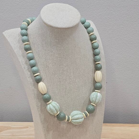 Retro 80's Avon Burst of Spring Green Cream Acrylic Geometric Bead 28" Necklace - Picture 2 of 11